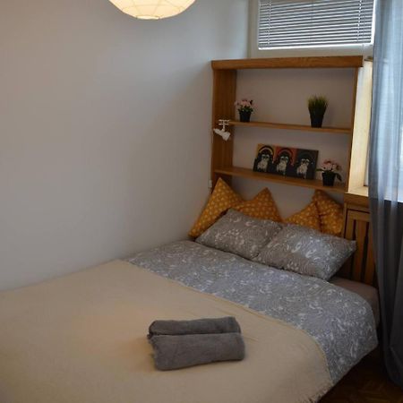 Ohmyhome - Sunny Apartment In City Center 바르샤바 외부 사진