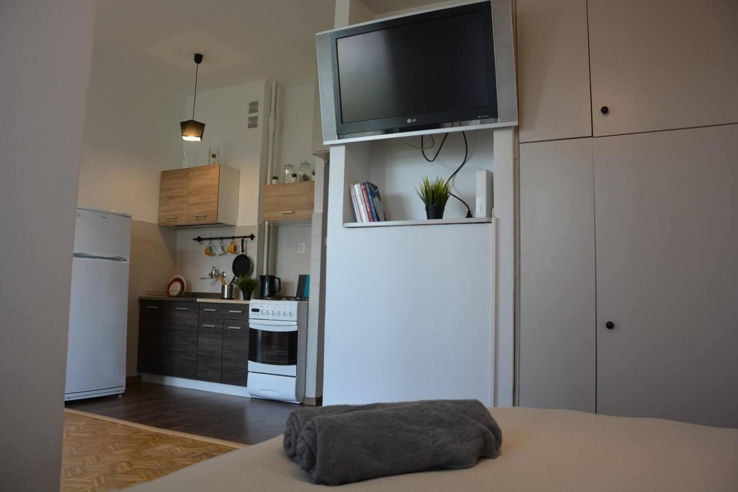 Ohmyhome - Sunny Apartment In City Center 바르샤바 외부 사진
