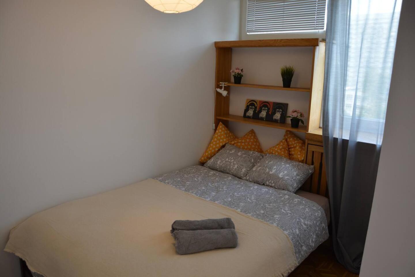 Ohmyhome - Sunny Apartment In City Center 바르샤바 외부 사진