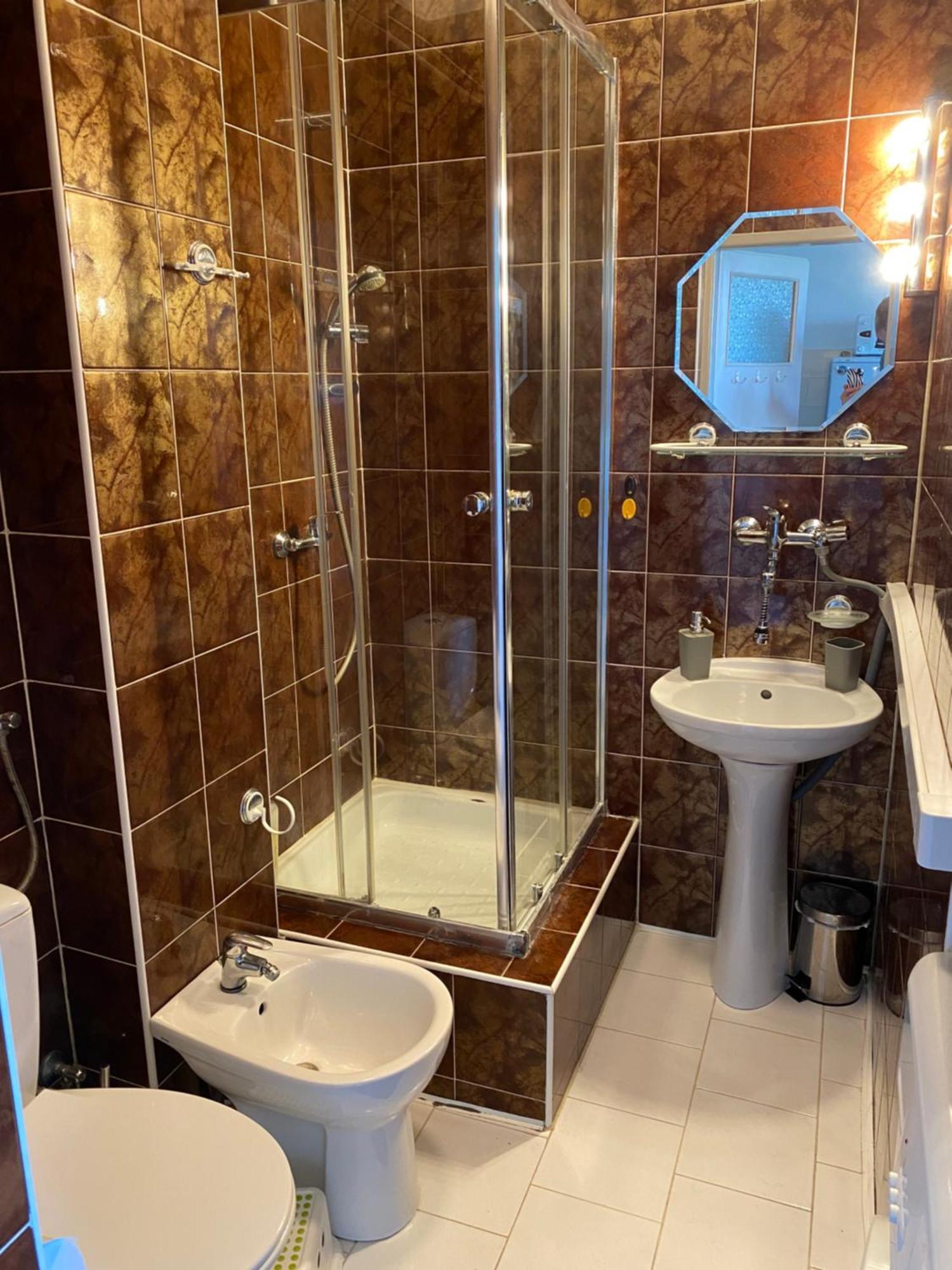 Ohmyhome - Sunny Apartment In City Center 바르샤바 외부 사진